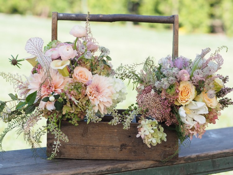 Colors and Flowers for Late Summer Weddings